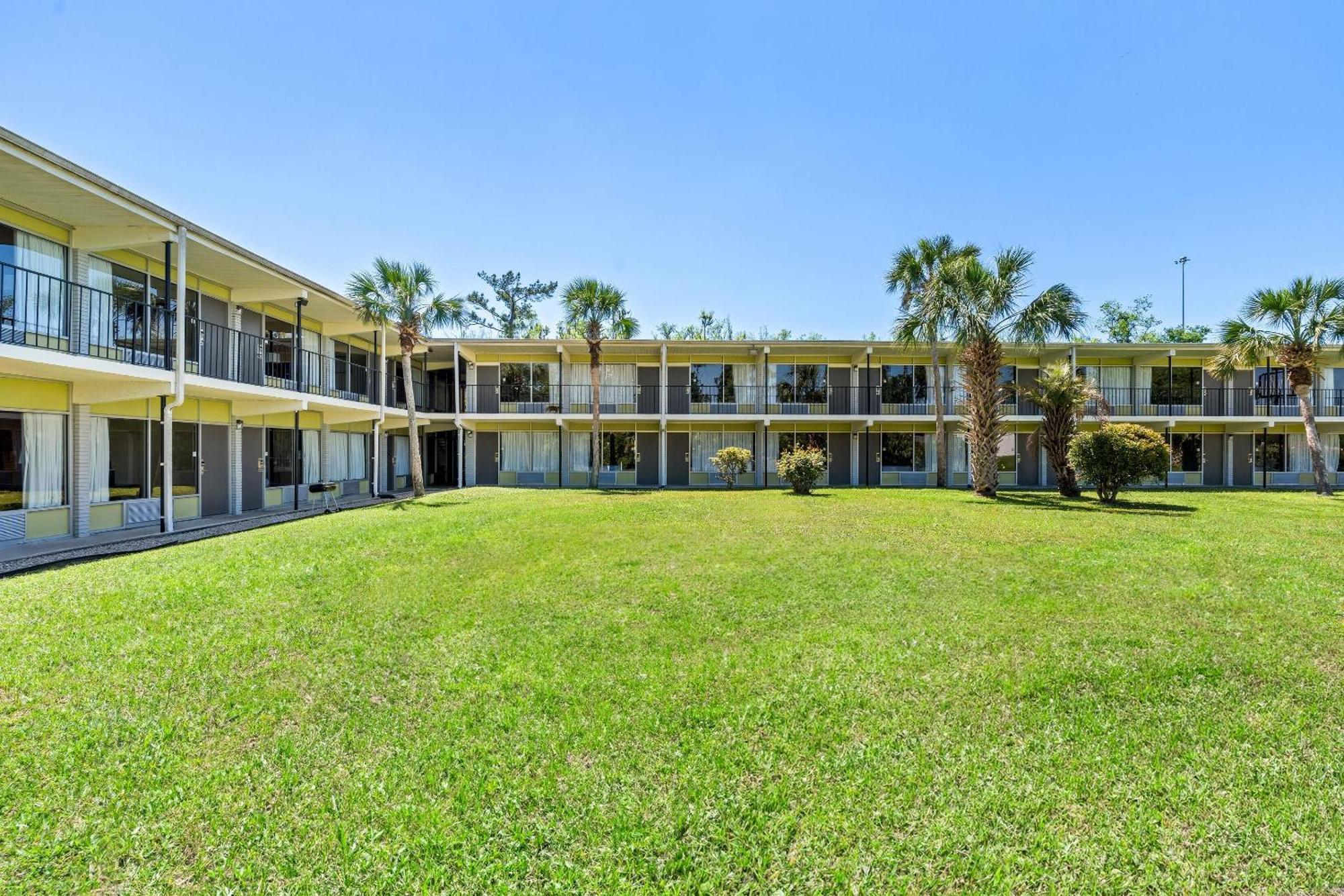 Econo Lodge Jennings Exterior photo