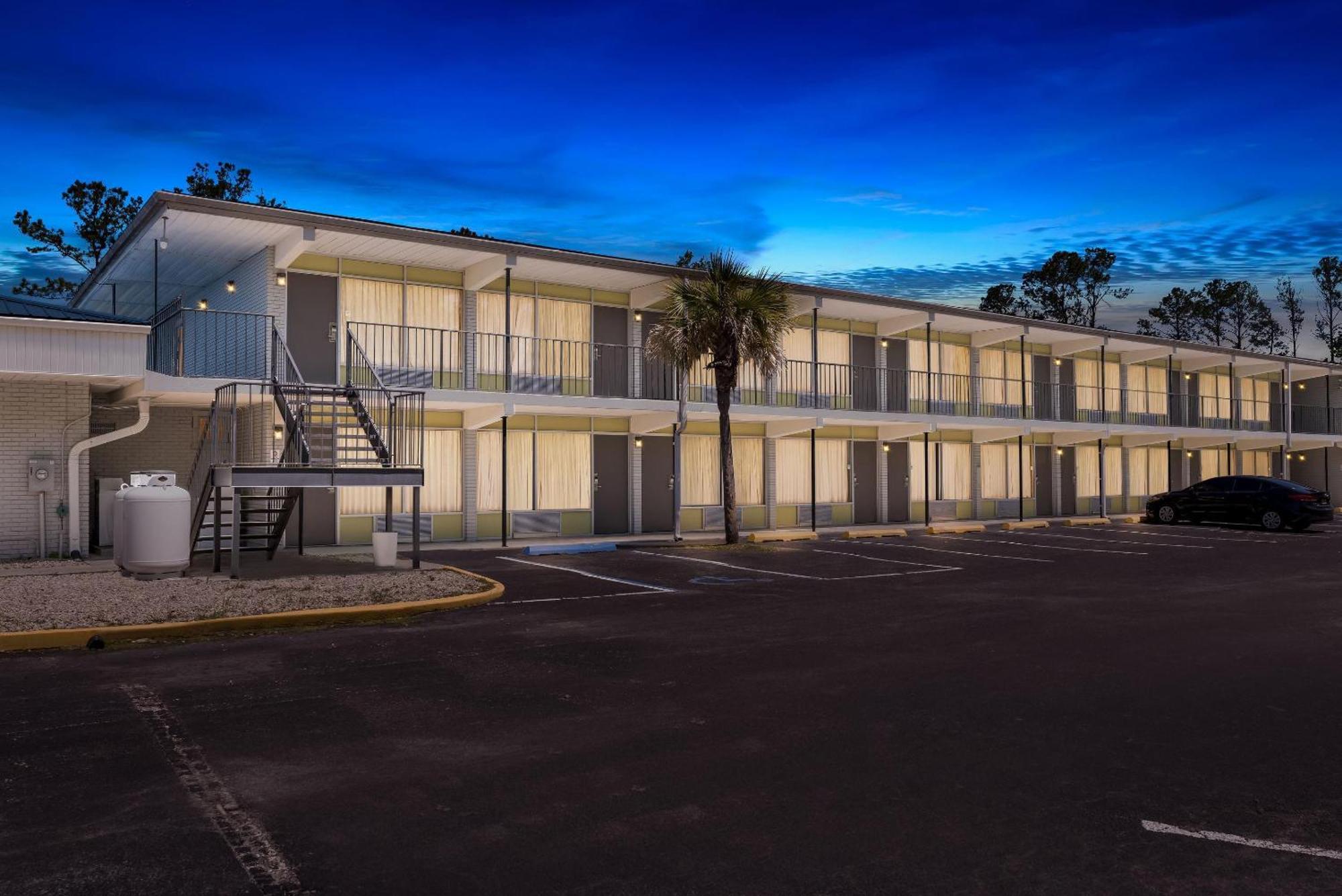 Econo Lodge Jennings Exterior photo